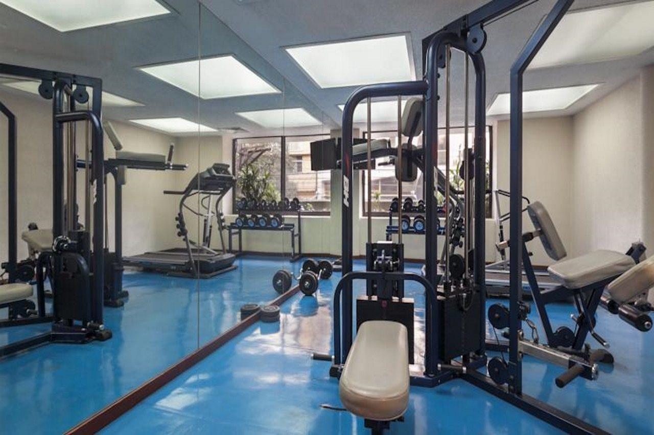 Exe Suites San Marino Mexico City Tiện nghi bức ảnh The gym at the hotel